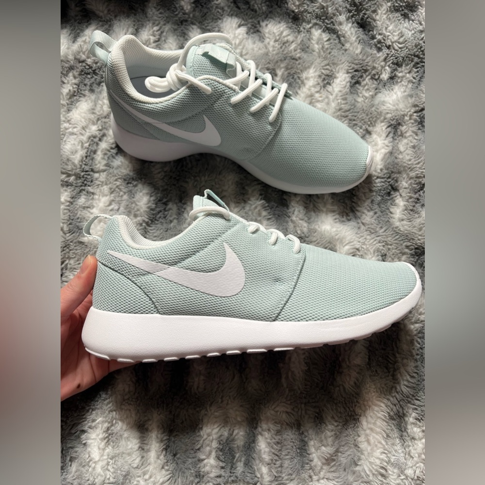 206: Nike Roshe One ( blue & white)